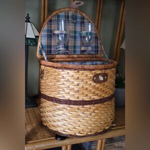 Vintage Wicker Picnic Basket Set – Includes Glasses & Silverware